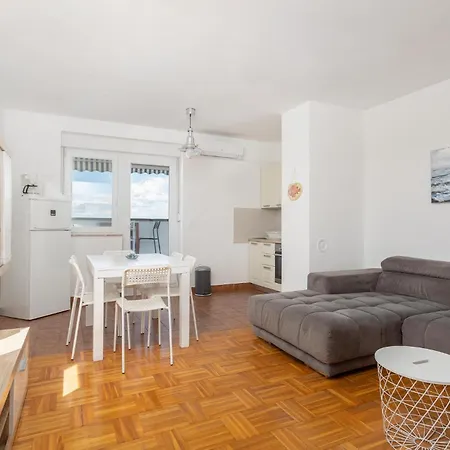 1 Bedroom Amazing In Njivice