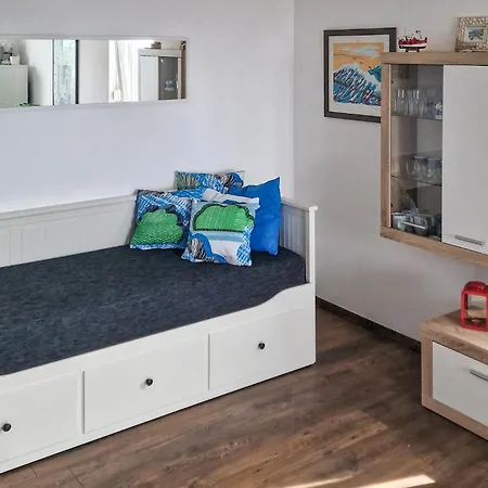 Apartman 1 Bedroom Amazing Apartment In Njivice Njivice
